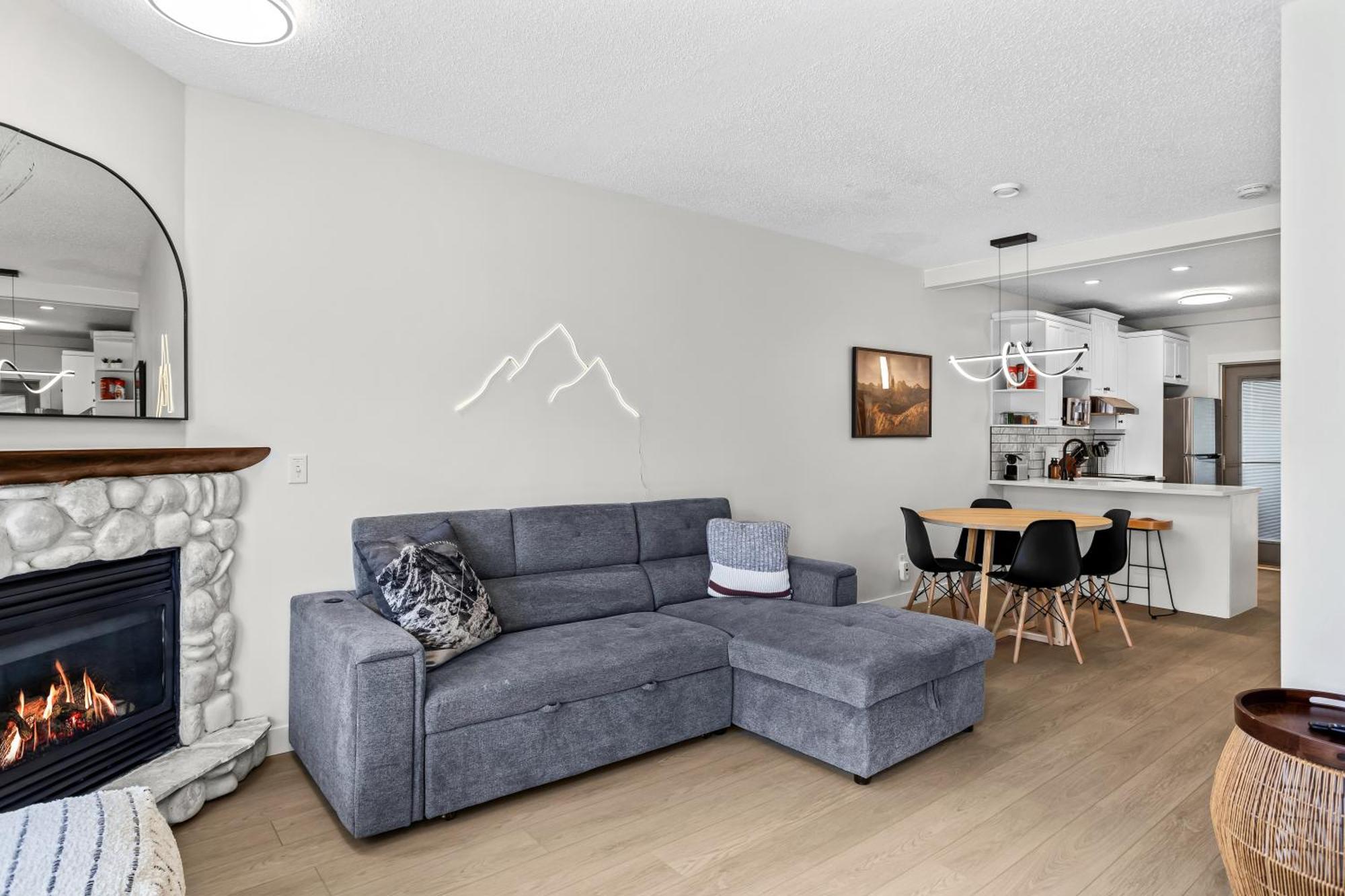 2br 2ba Harvie Heights Townhouse Retreat With Views