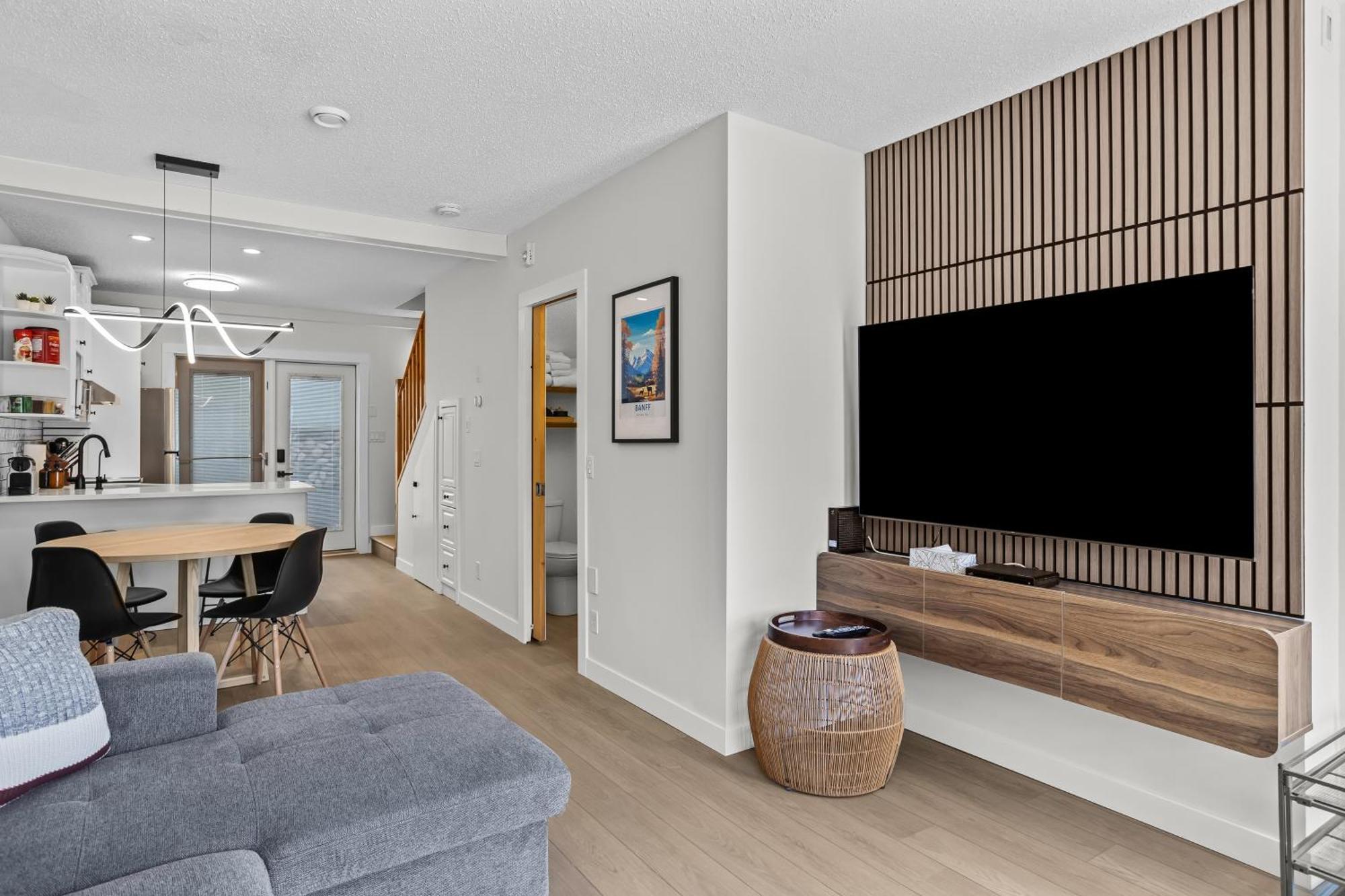 2br 2ba Harvie Heights Townhouse Retreat With Views Appartement *